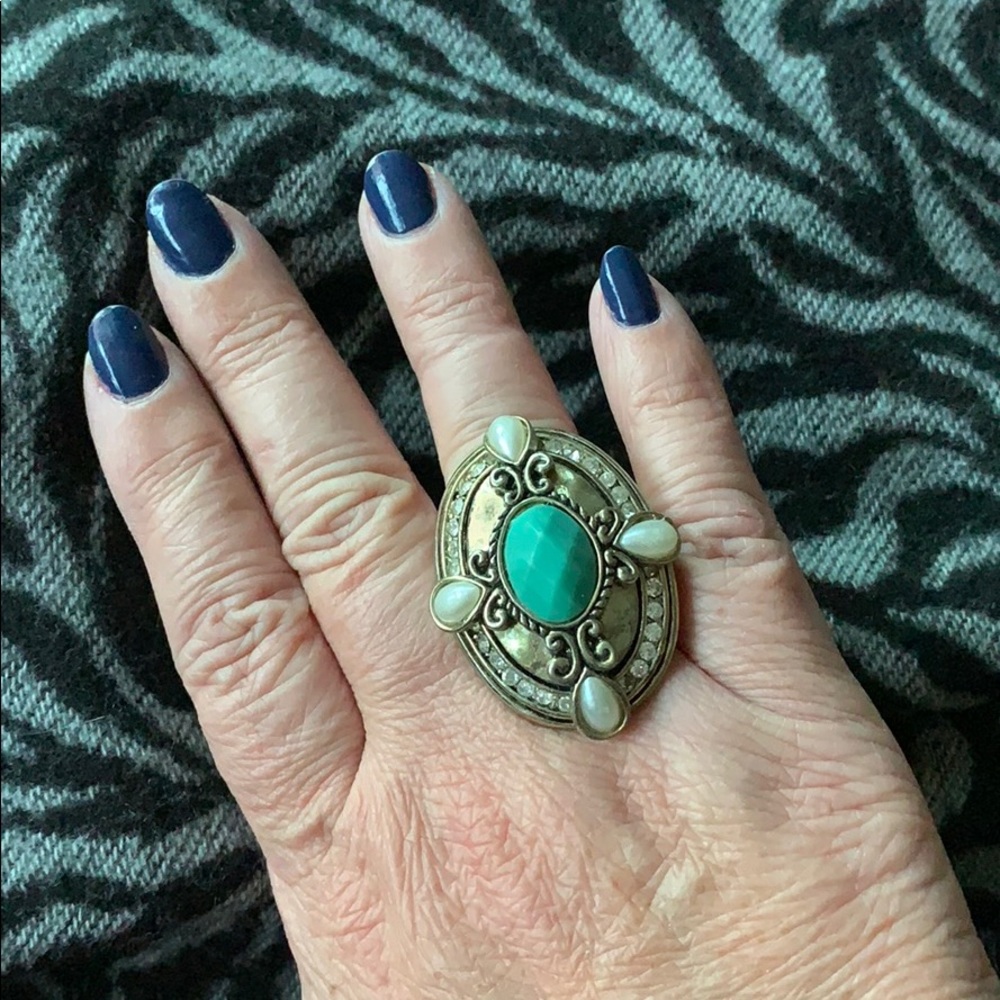 Really pretty turquoise stone & pearl fashion ring